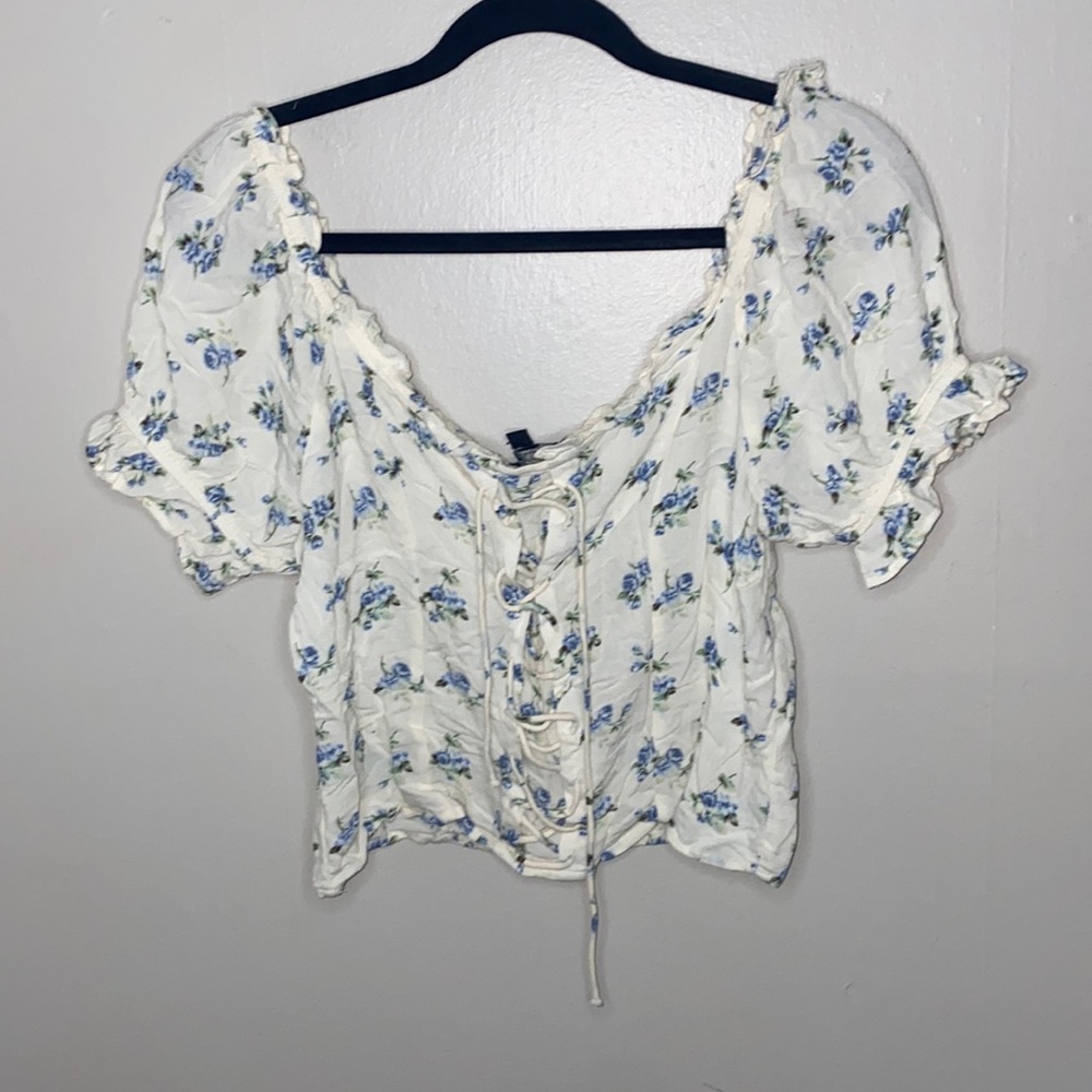 🪿Cottage Core American Eagle blue flowered top! - Picture 2 of 9